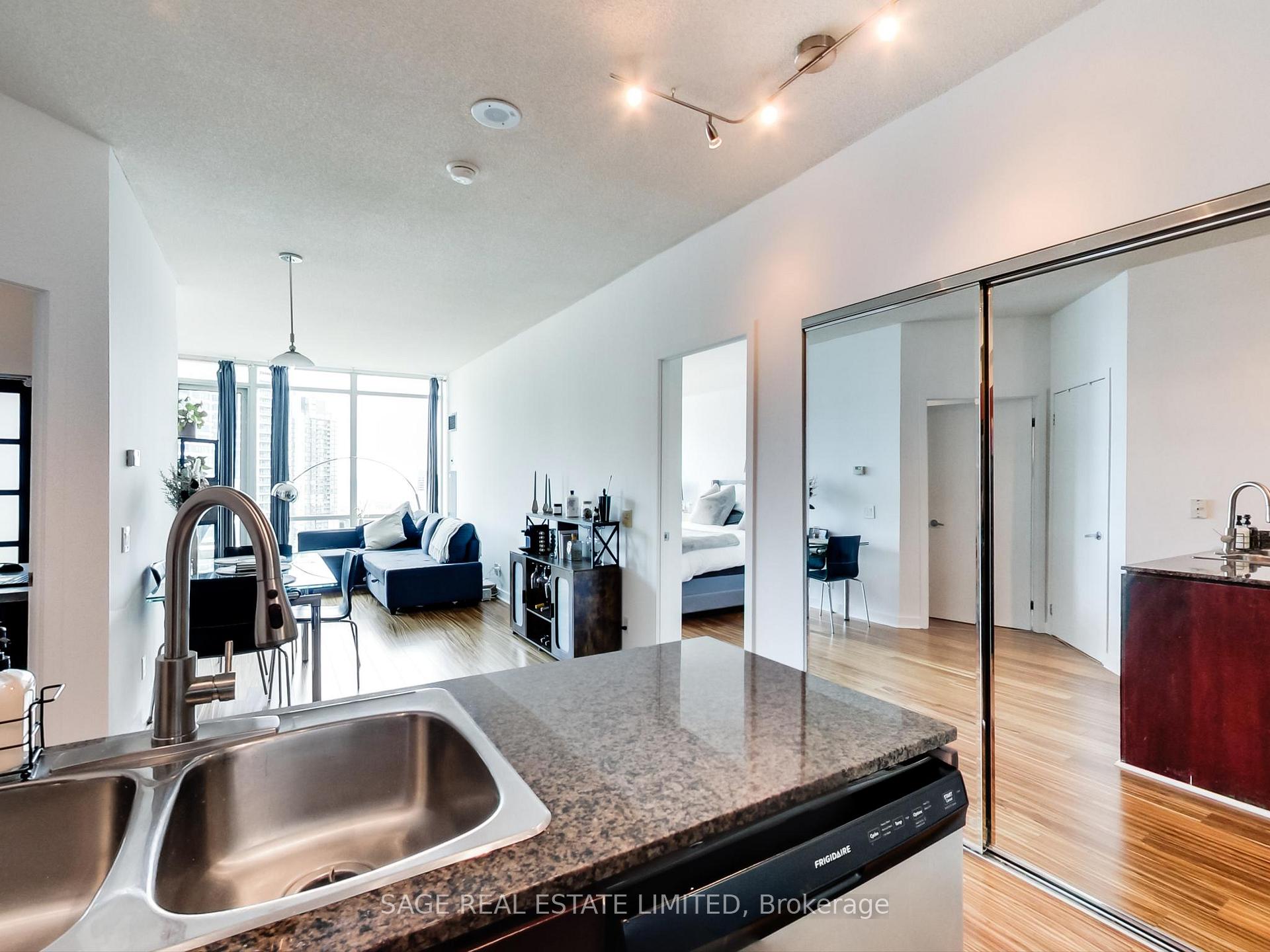 Photo 11 of Unit 3306, 361 Front Street, Toronto, Waterfront Communities — HOMEH