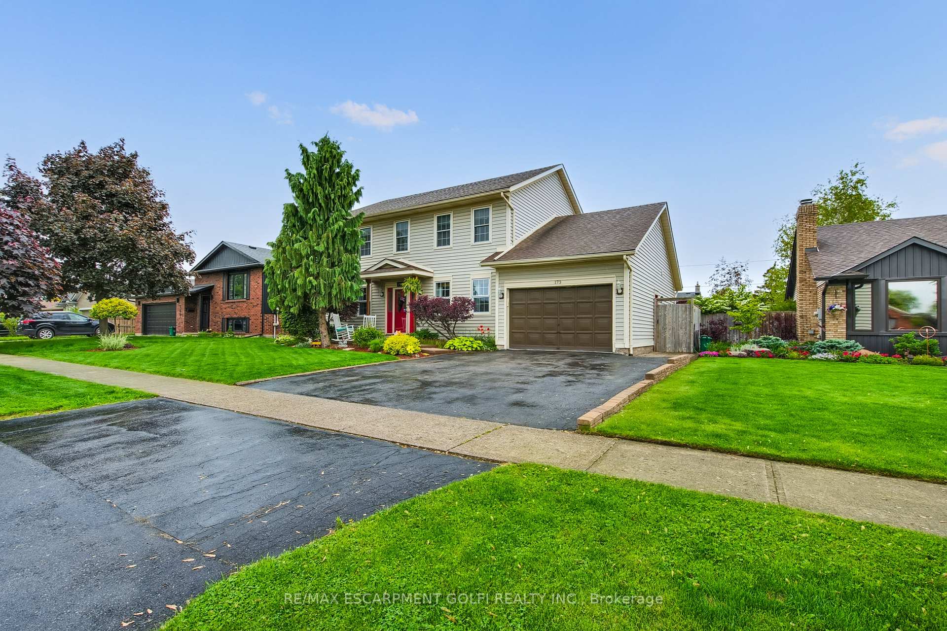 Front of 173 Green Pointe Drive