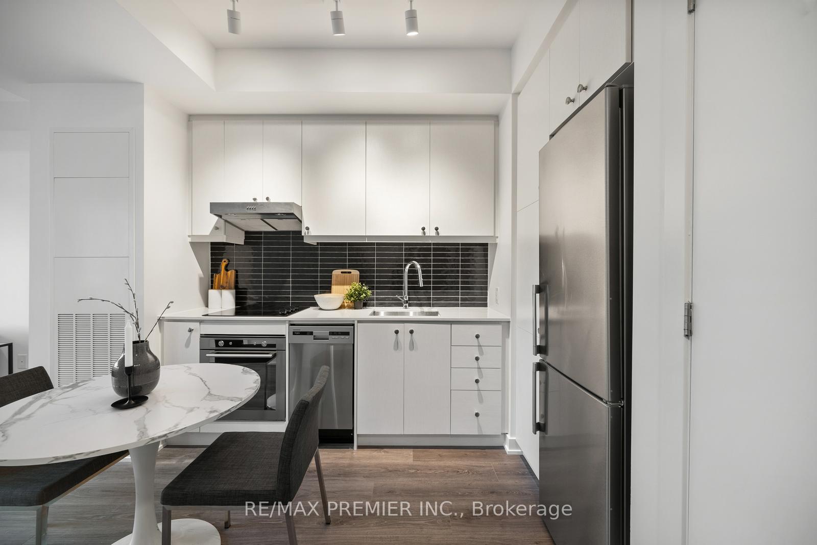 Photo 10 of Unit 408, 9 Tecumseth Street, Toronto, Niagara — HOMEH