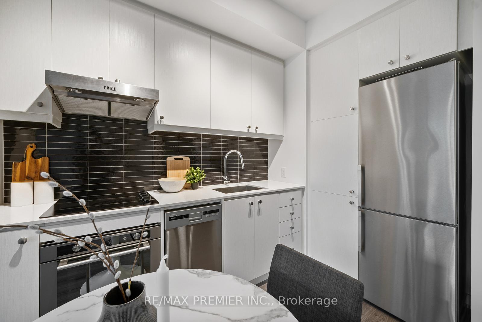 Photo 11 of Unit 408, 9 Tecumseth Street, Toronto, Niagara — HOMEH