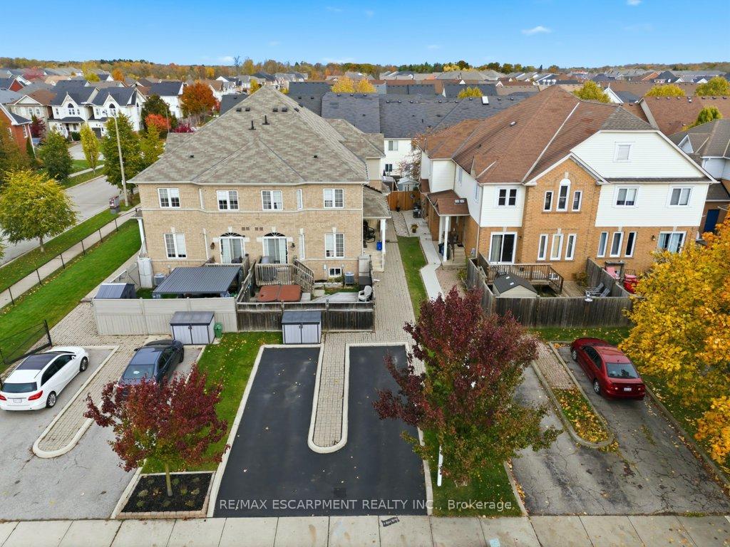 Photo 1 of 113 Thornlodge Drive, Hamilton, Waterdown — HOMEH