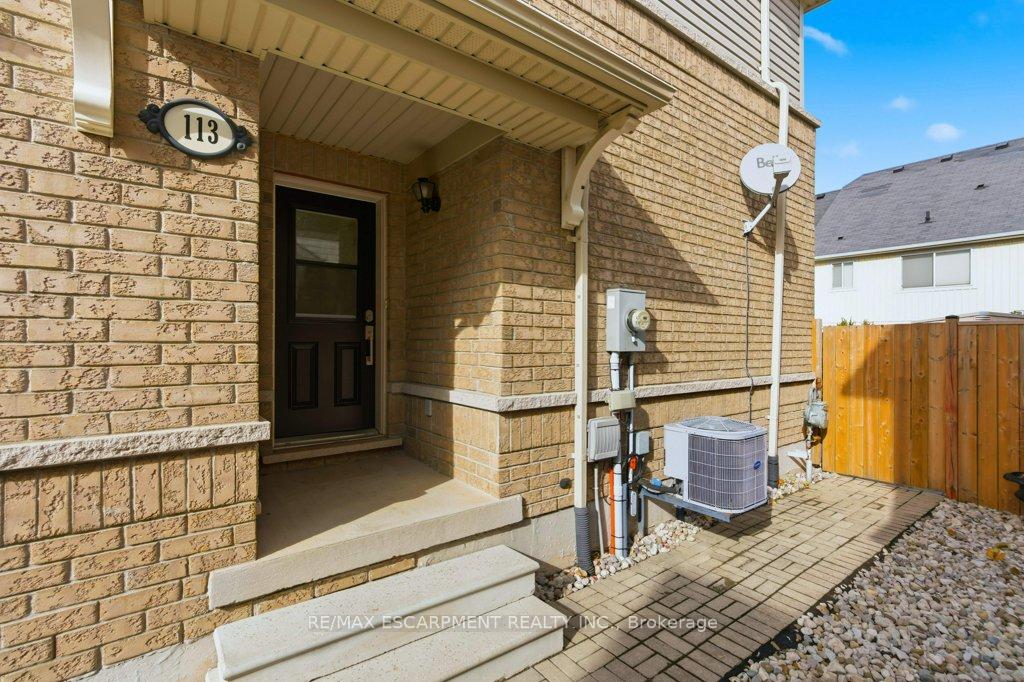 Photo 4 of 113 Thornlodge Drive, Hamilton, Waterdown — HOMEH