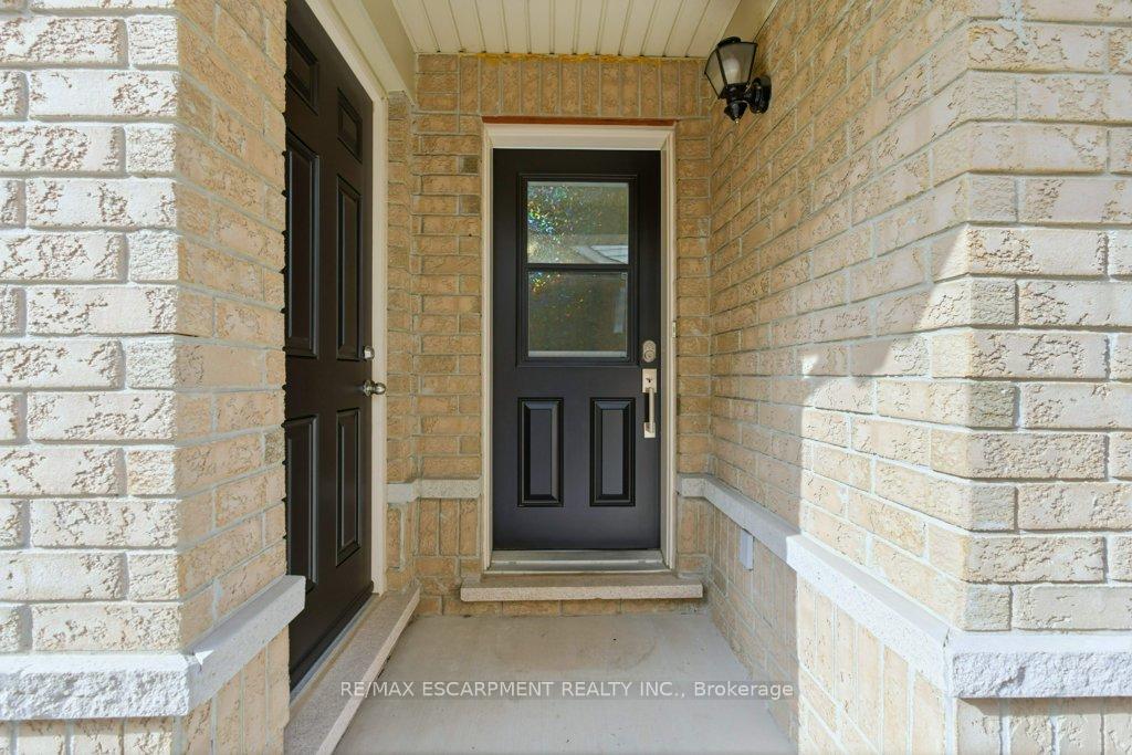 Photo 5 of 113 Thornlodge Drive, Hamilton, Waterdown — HOMEH