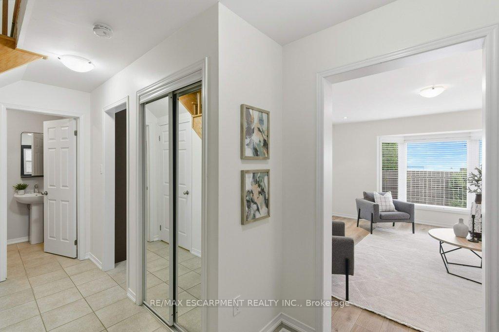 Photo 6 of 113 Thornlodge Drive, Hamilton, Waterdown — HOMEH