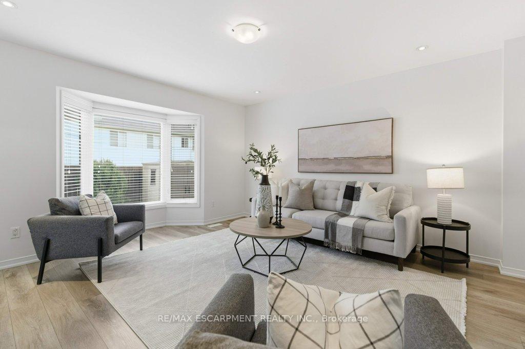 Photo 7 of 113 Thornlodge Drive, Hamilton, Waterdown — HOMEH
