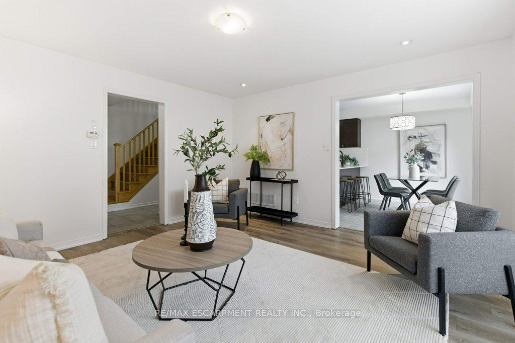 Photo 10 of 113 Thornlodge Drive, Hamilton, Waterdown — HOMEH