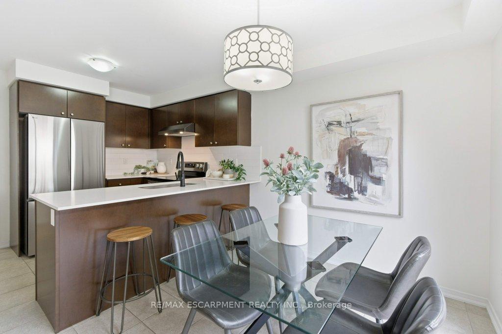 Photo 11 of 113 Thornlodge Drive, Hamilton, Waterdown — HOMEH