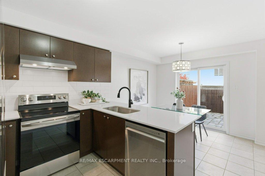 Photo 12 of 113 Thornlodge Drive, Hamilton, Waterdown — HOMEH