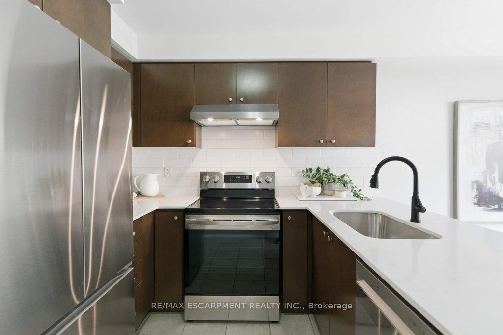 Photo 16 of 113 Thornlodge Drive, Hamilton, Waterdown — HOMEH