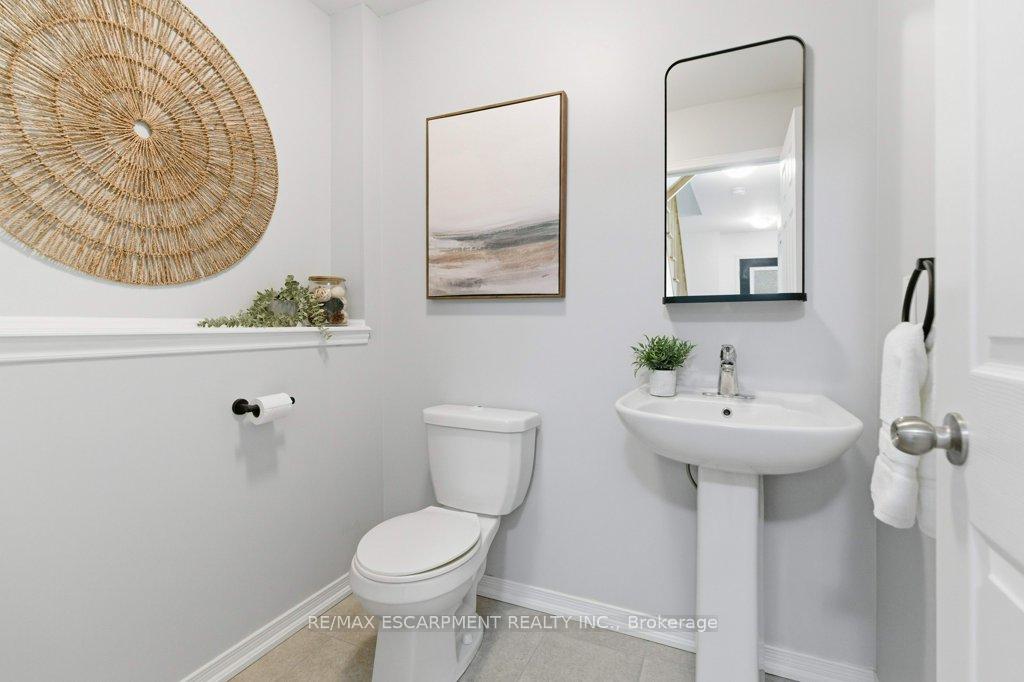 Photo 21 of 113 Thornlodge Drive, Hamilton, Waterdown — HOMEH