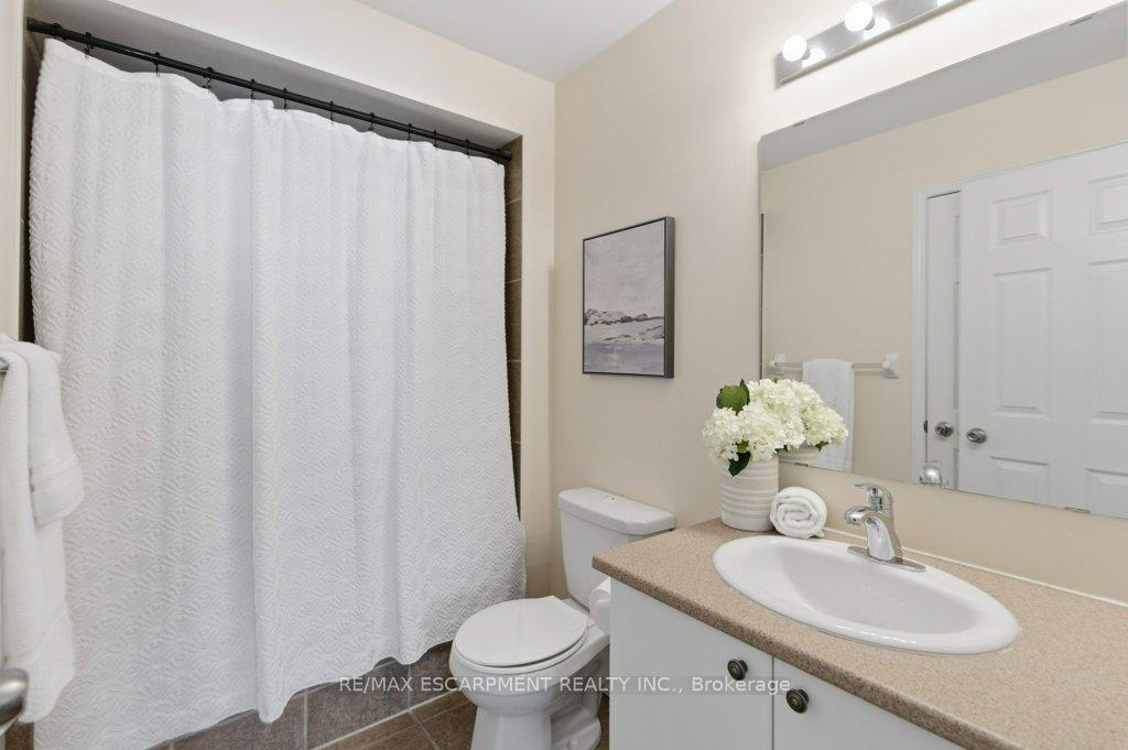 Photo 24 of 113 Thornlodge Drive, Hamilton, Waterdown — HOMEH