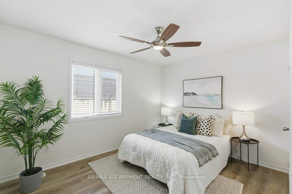 Photo 25 of 113 Thornlodge Drive, Hamilton, Waterdown — HOMEH