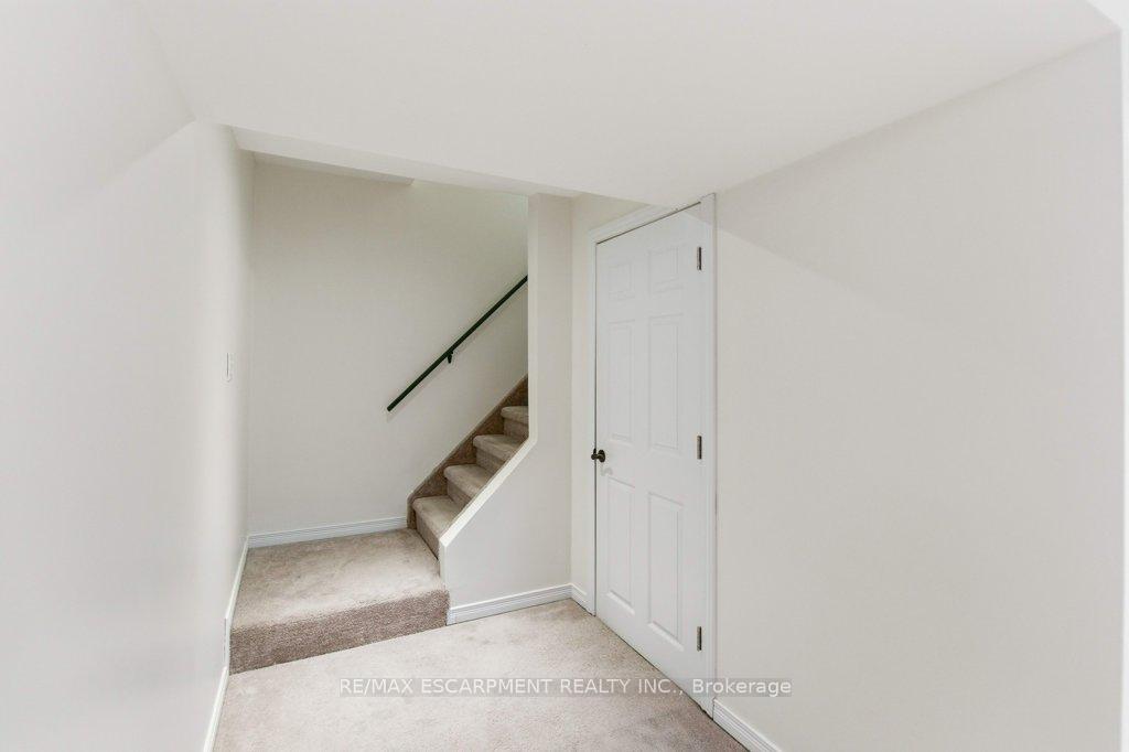 Photo 29 of 113 Thornlodge Drive, Hamilton, Waterdown — HOMEH