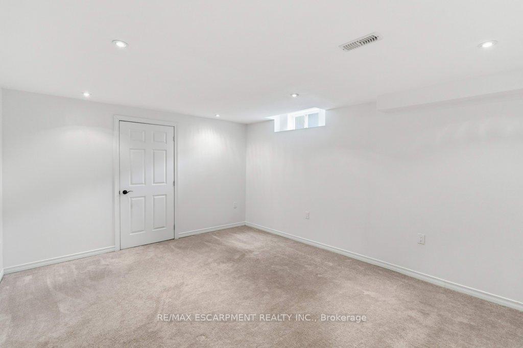 Photo 30 of 113 Thornlodge Drive, Hamilton, Waterdown — HOMEH