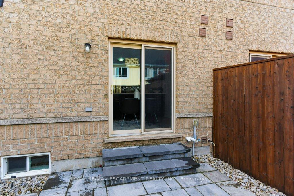 Photo 40 of 113 Thornlodge Drive, Hamilton, Waterdown — HOMEH