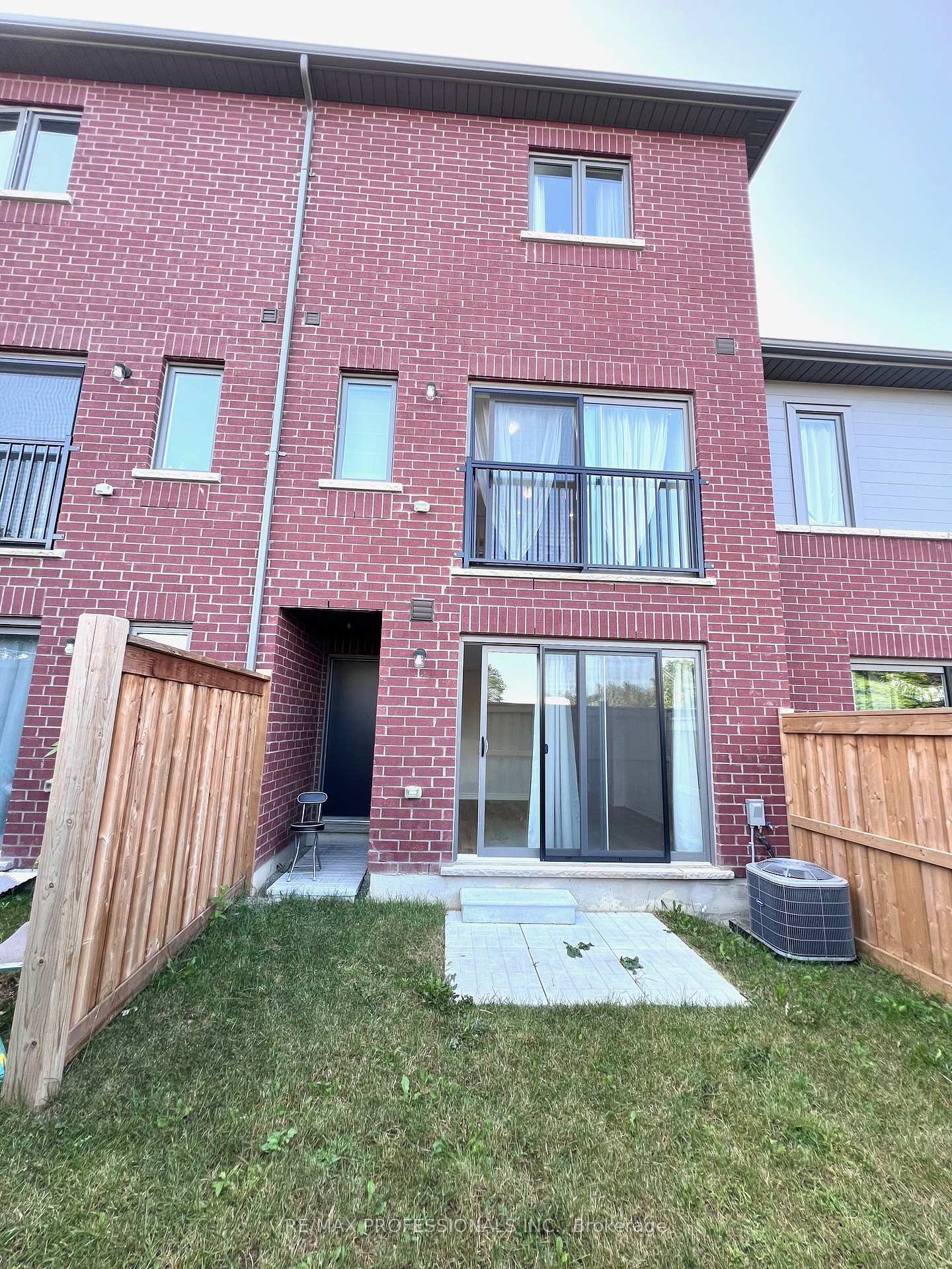 Photo 41 of 56 Denison Avenue, Brampton, Downtown Brampton — HOMEH