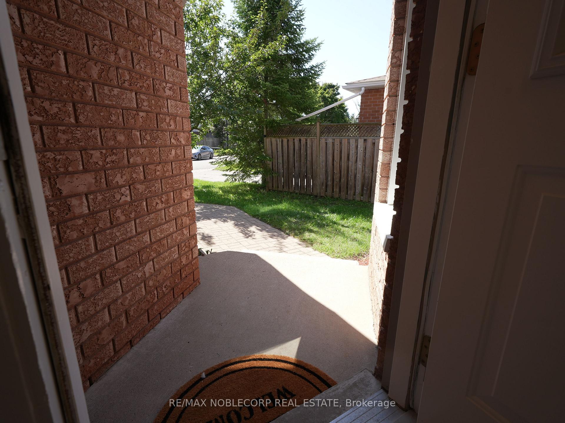 Photo 5 of 62 O'Shaughnessy Crescent, Barrie, Holly — HOMEH
