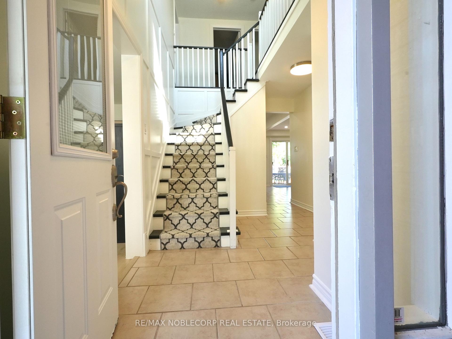 Photo 6 of 62 O'Shaughnessy Crescent, Barrie, Holly — HOMEH