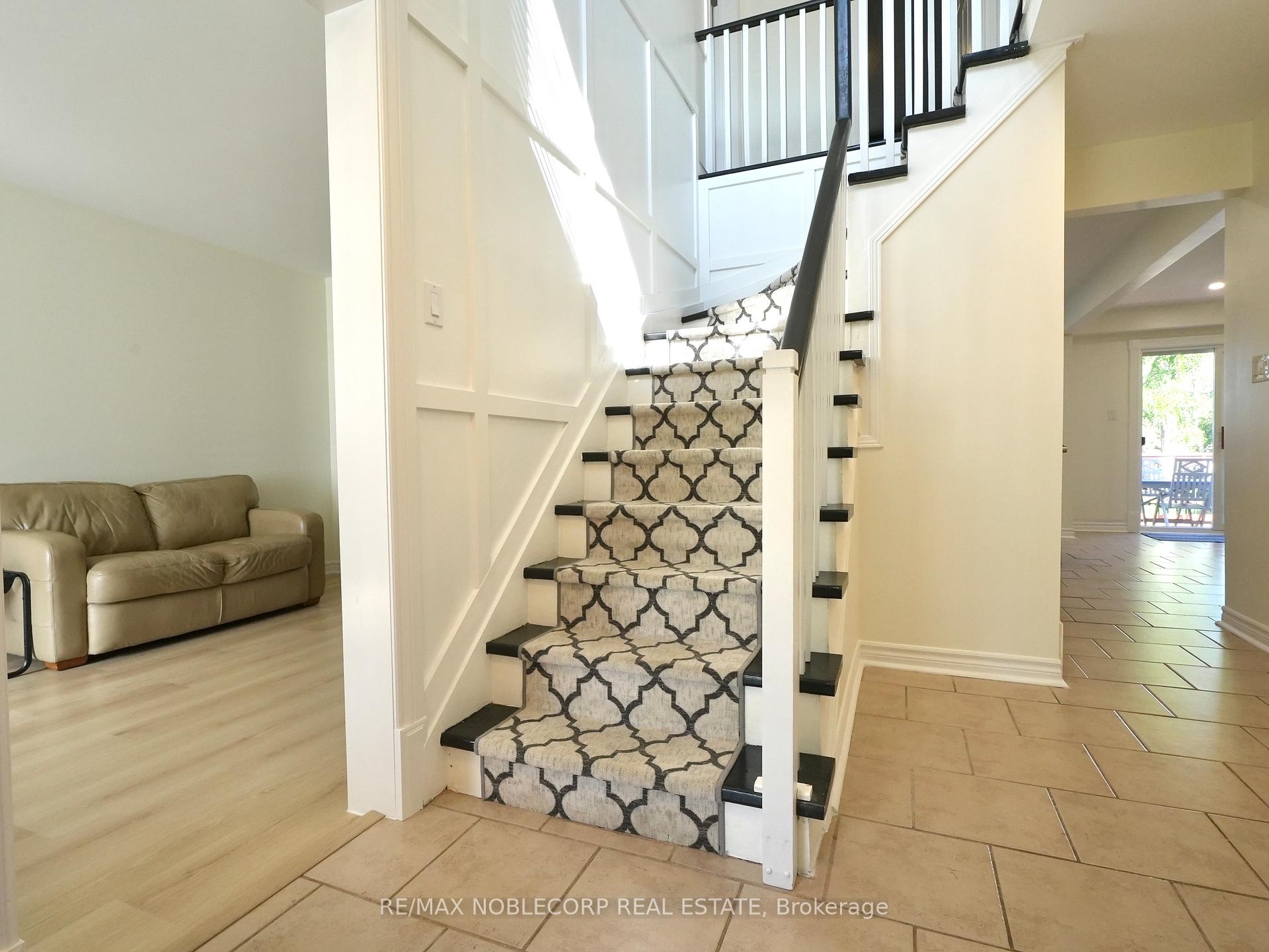 Photo 7 of 62 O'Shaughnessy Crescent, Barrie, Holly — HOMEH