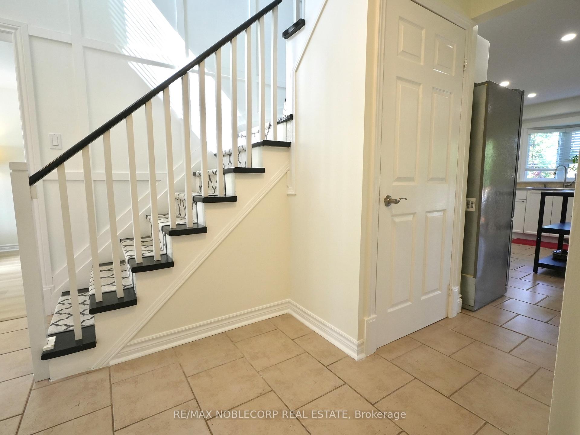 Photo 8 of 62 O'Shaughnessy Crescent, Barrie, Holly — HOMEH