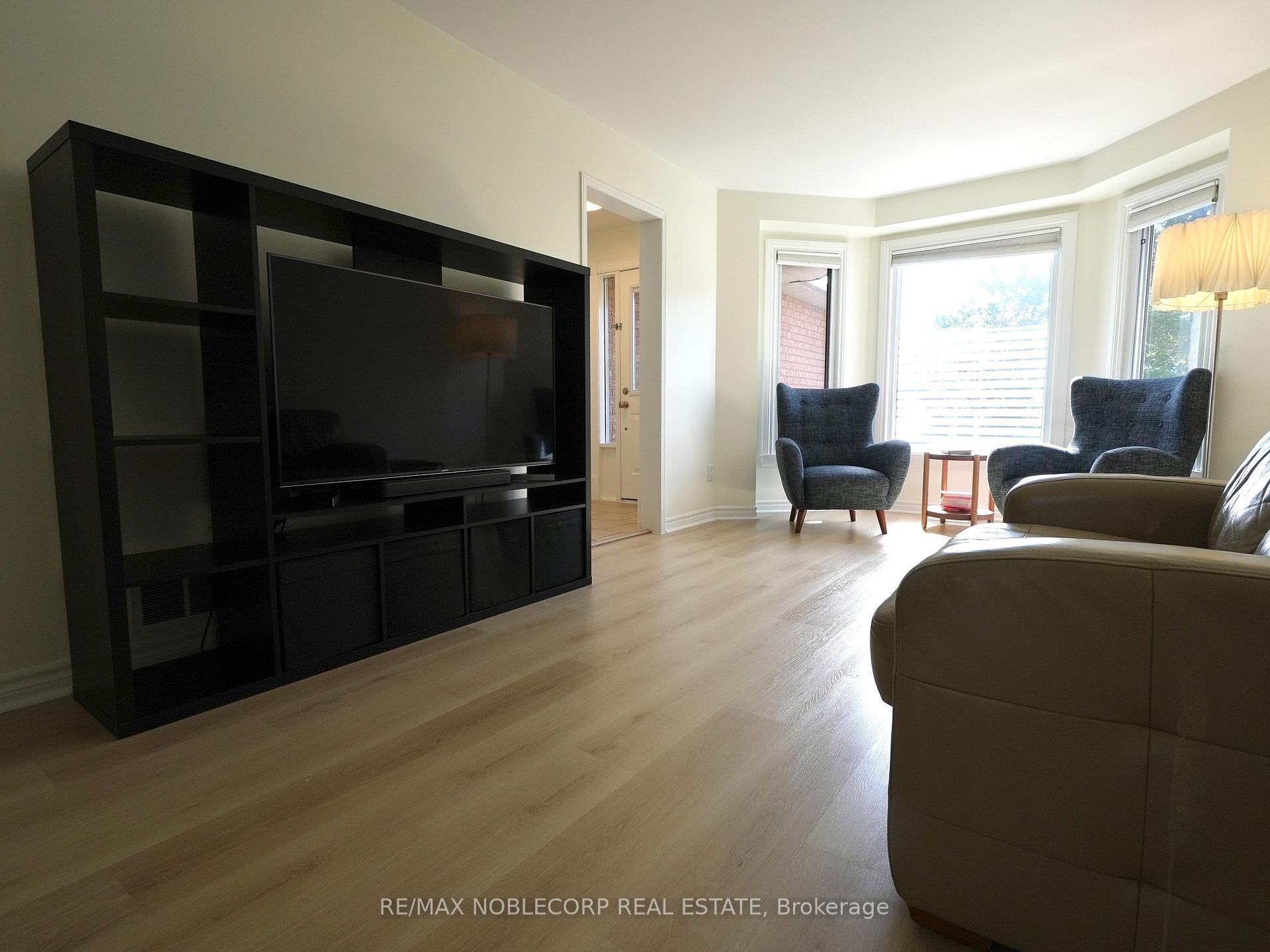 Photo 11 of 62 O'Shaughnessy Crescent, Barrie, Holly — HOMEH