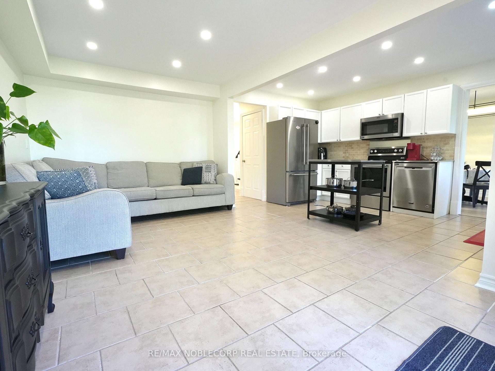 Photo 15 of 62 O'Shaughnessy Crescent, Barrie, Holly — HOMEH