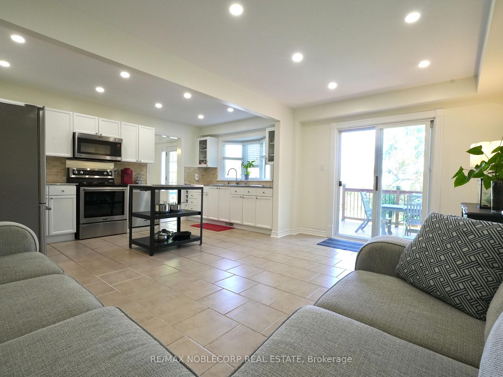 Photo 17 of 62 O'Shaughnessy Crescent, Barrie, Holly — HOMEH