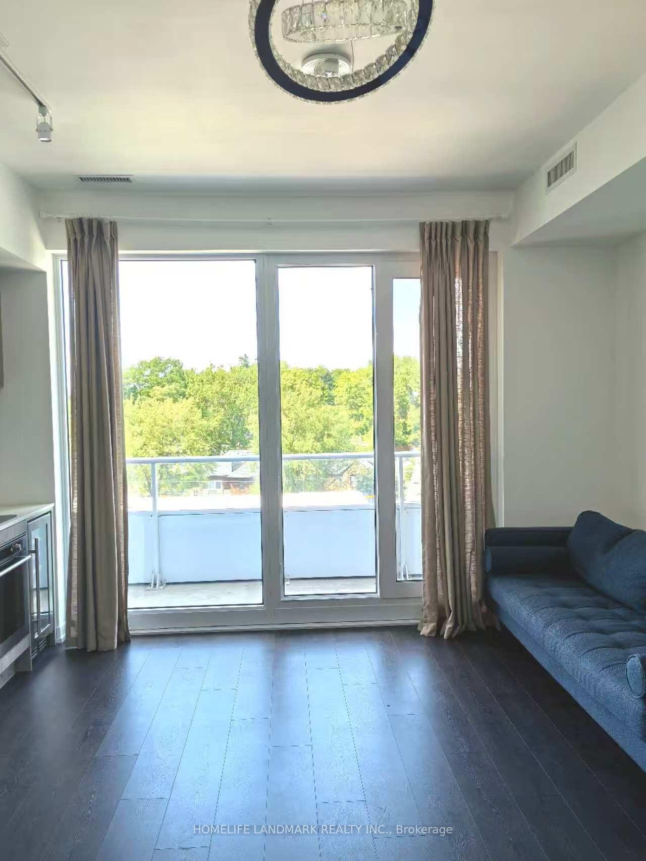 Front of Unit 816, 2020 Bathurst Street