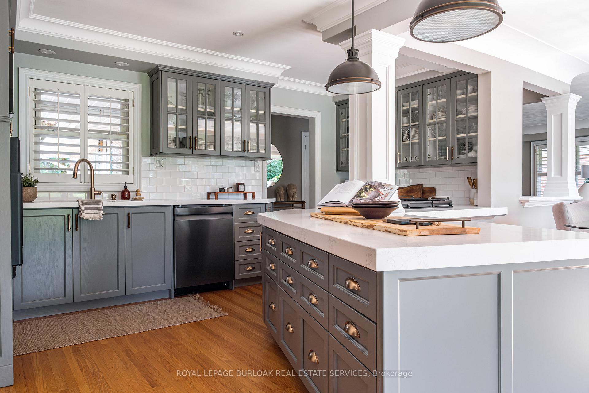 Photo 10 of 724 Kingsway Drive, Burlington, LaSalle — HOMEH