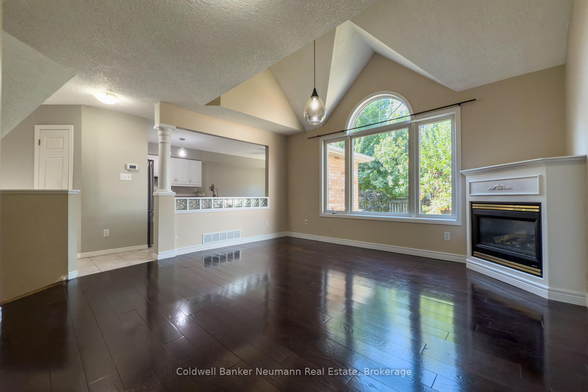 Photo 3 of 67 Gaw Crescent, Guelph, Pineridge/Westminster Woods — HOMEH