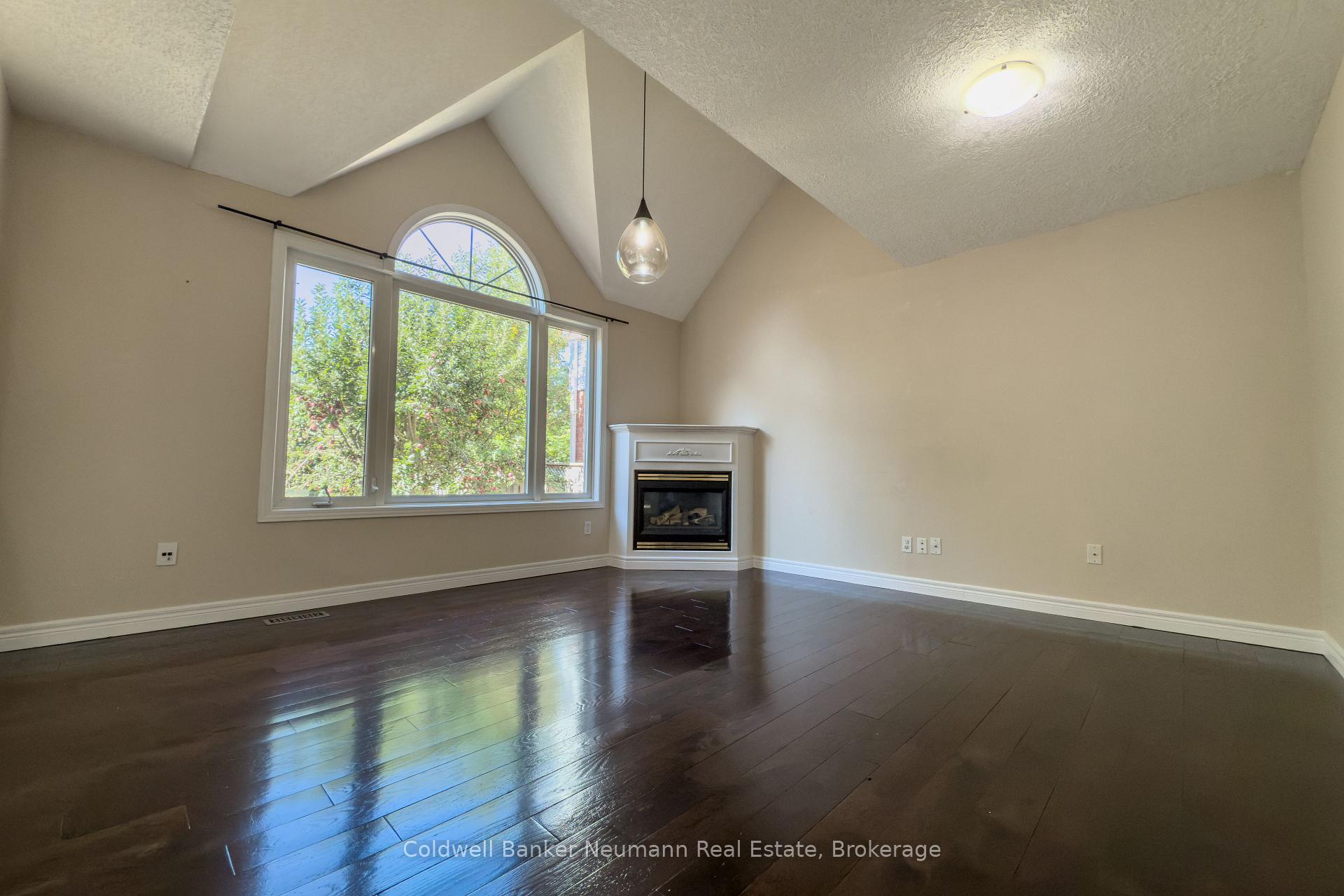 Photo 4 of 67 Gaw Crescent, Guelph, Pineridge/Westminster Woods — HOMEH