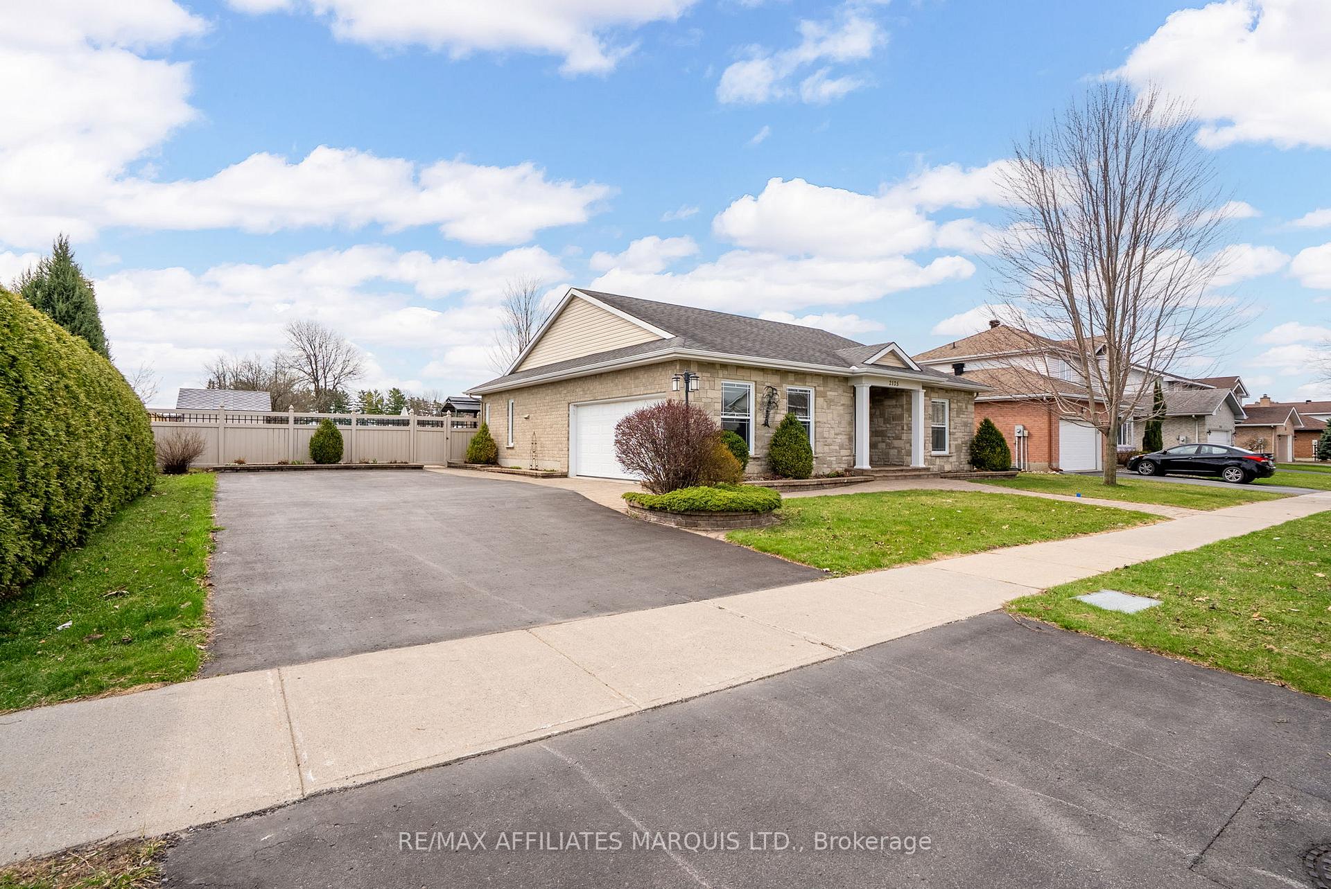 Photo 1 of 2125 Concorde Avenue, Cornwall — HOMEH