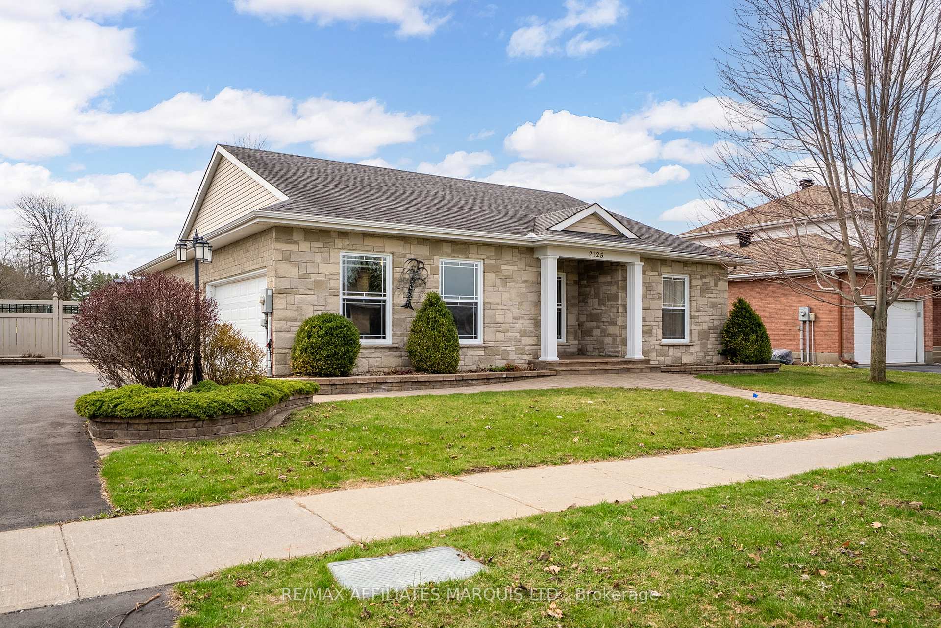 Photo 2 of 2125 Concorde Avenue, Cornwall — HOMEH