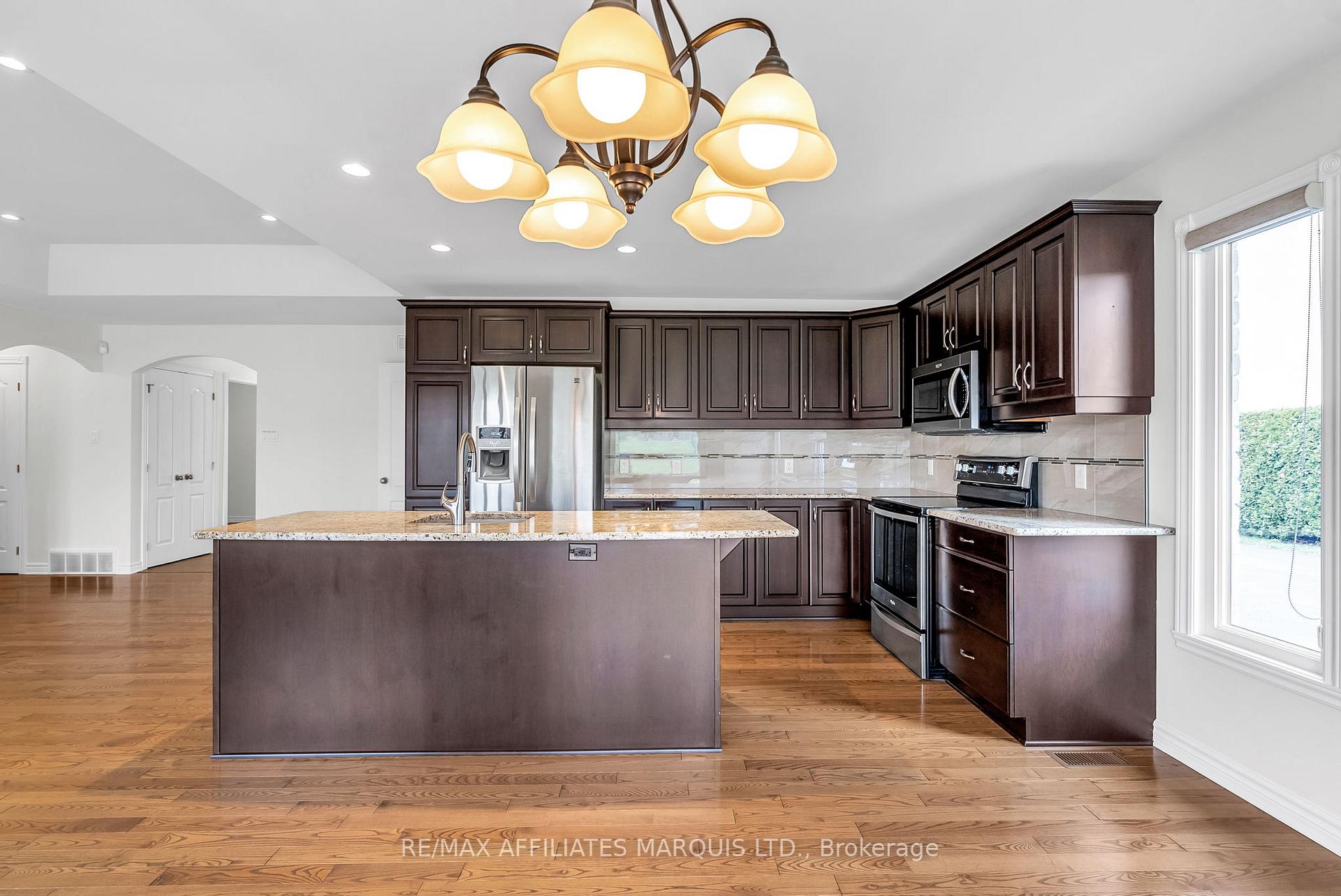 Photo 10 of 2125 Concorde Avenue, Cornwall — HOMEH