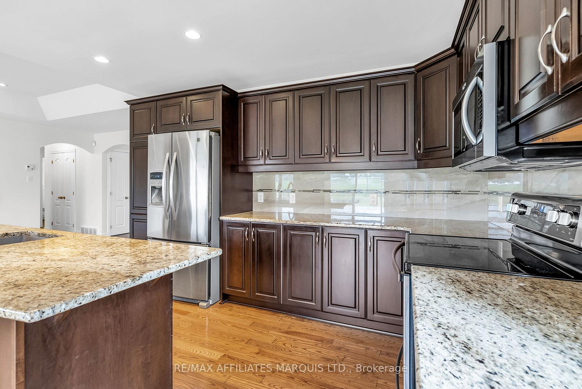 Photo 11 of 2125 Concorde Avenue, Cornwall — HOMEH
