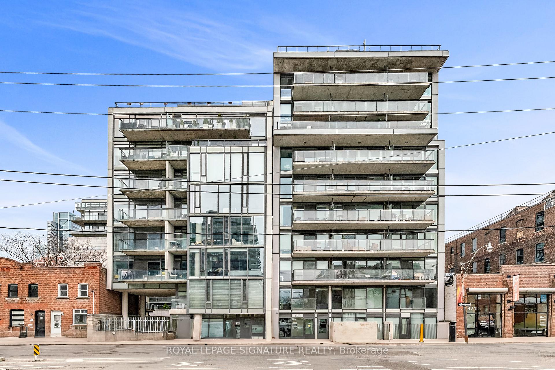 Front of Unit 916, 461 Adelaide Street W