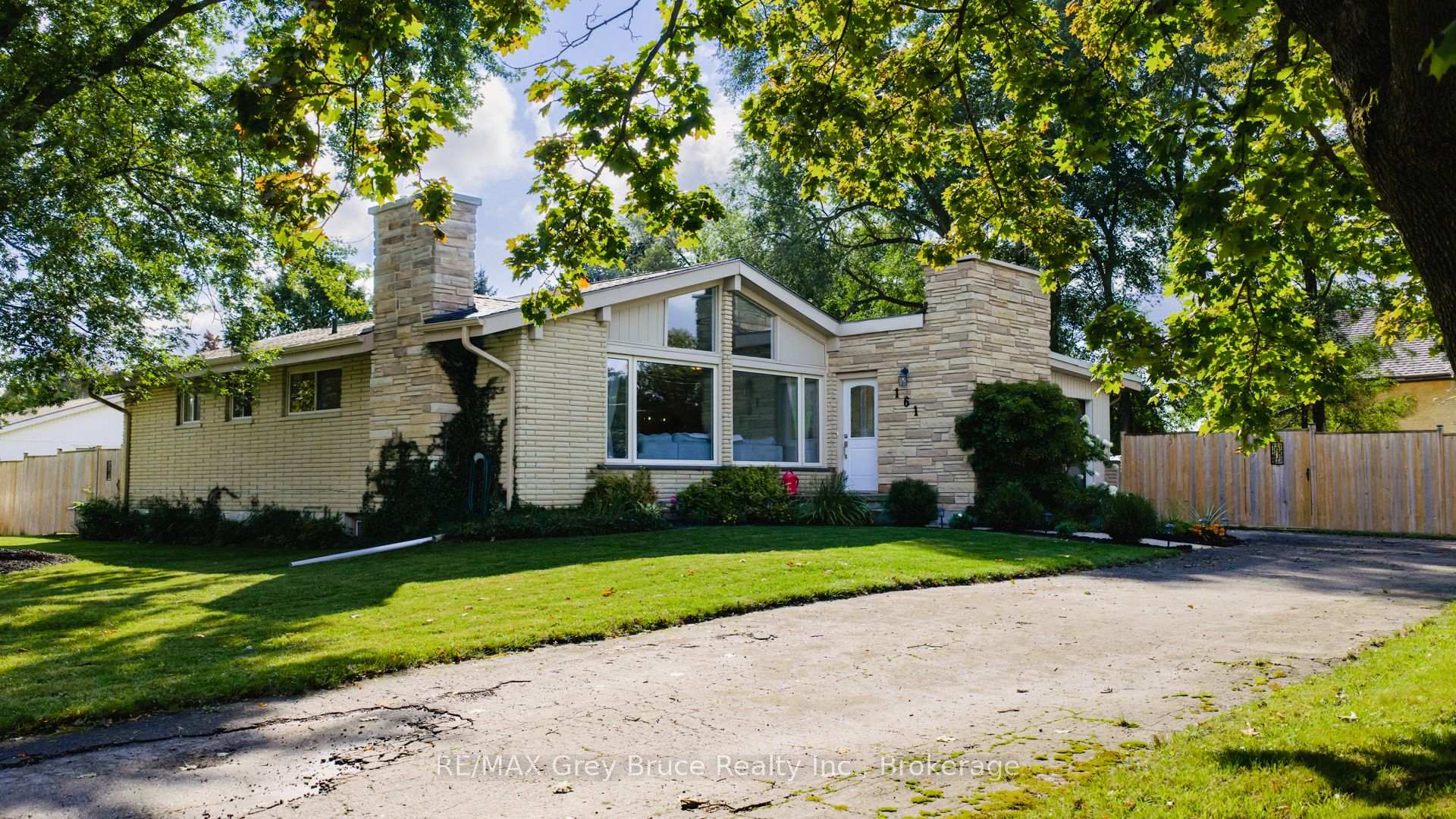 Front of 161 1st Avenue N