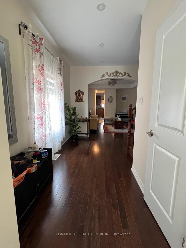 Photo 4 of 15 Lola Crescent, Brampton, Northwest Brampton — HOMEH