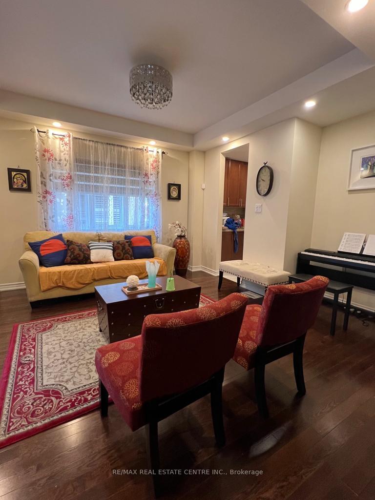 Photo 24 of 15 Lola Crescent, Brampton, Northwest Brampton — HOMEH