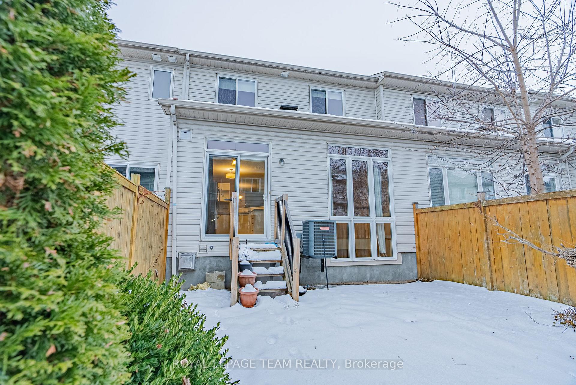 Photo 4 of 403 Fosterbrook Way, Ottawa, Barrhaven - Cedargrove/Fraserdale — HOMEH