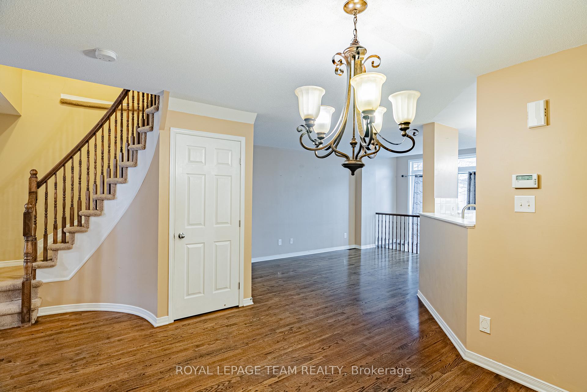 Photo 8 of 403 Fosterbrook Way, Ottawa, Barrhaven - Cedargrove/Fraserdale — HOMEH