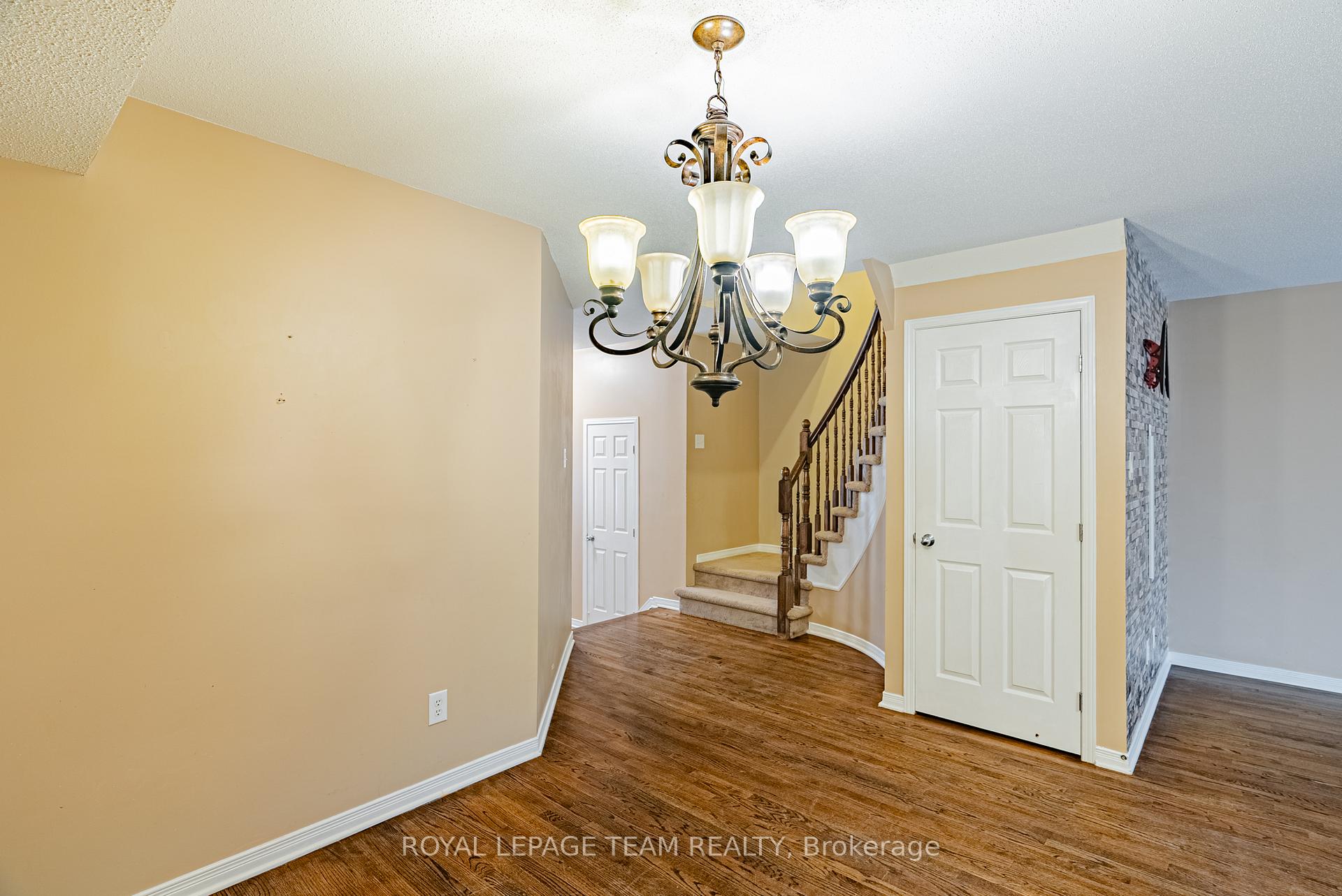Photo 9 of 403 Fosterbrook Way, Ottawa, Barrhaven - Cedargrove/Fraserdale — HOMEH