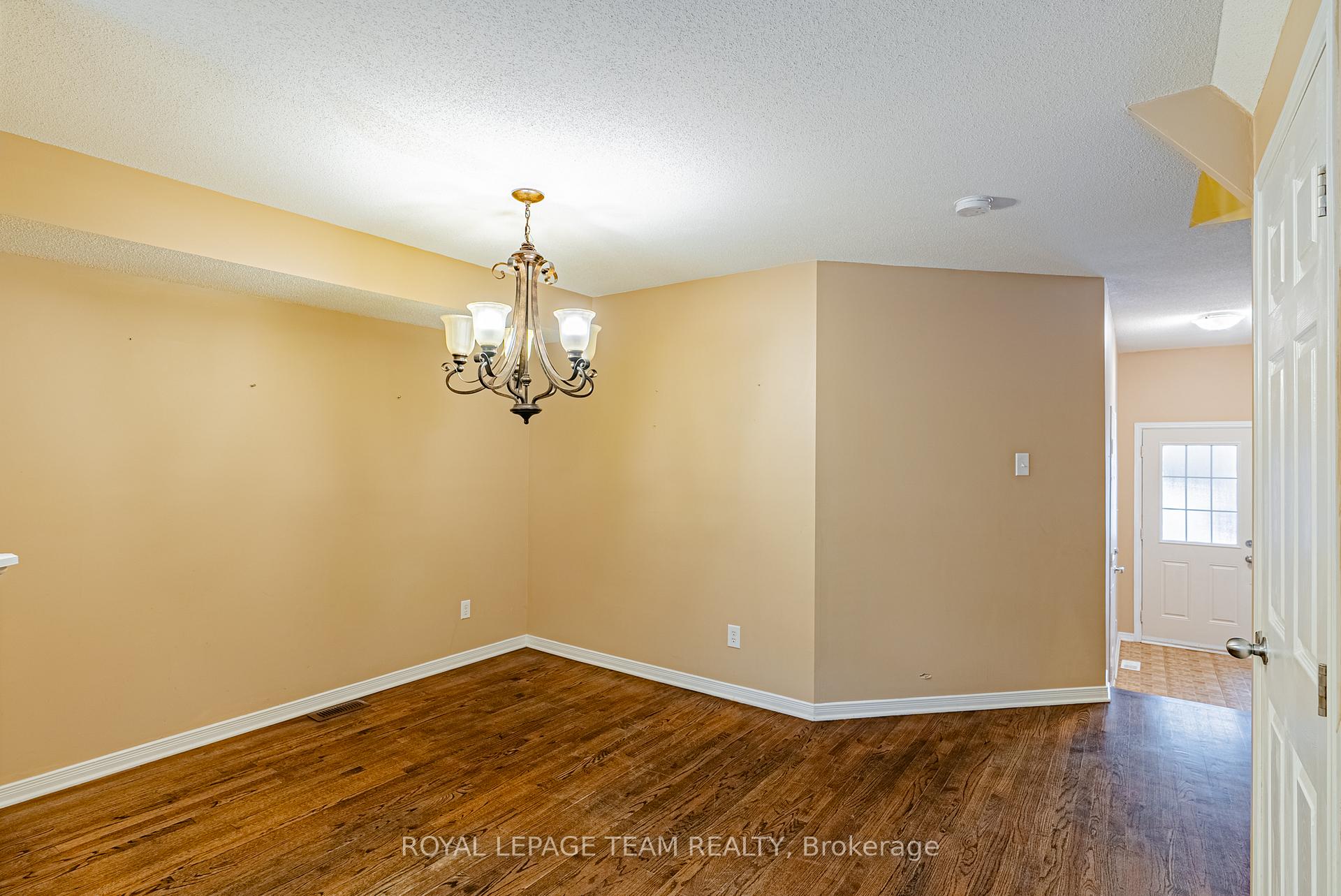 Photo 11 of 403 Fosterbrook Way, Ottawa, Barrhaven - Cedargrove/Fraserdale — HOMEH