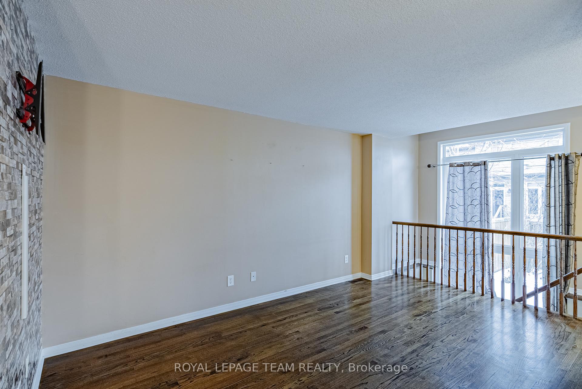 Photo 13 of 403 Fosterbrook Way, Ottawa, Barrhaven - Cedargrove/Fraserdale — HOMEH