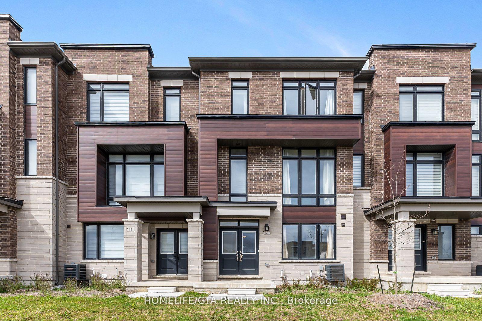 Front of 7 Holyrood Crescent