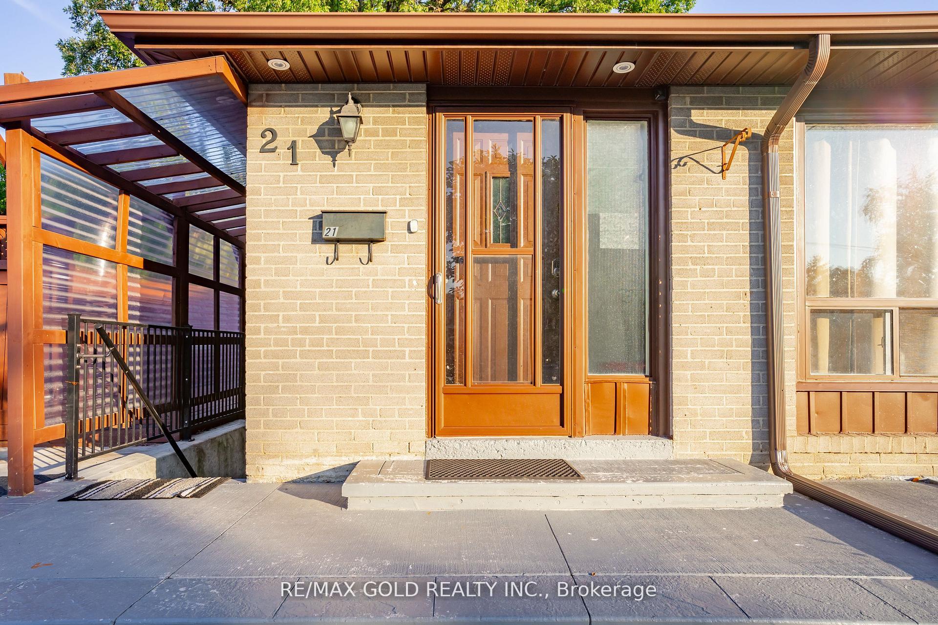 Photo 5 of 21 Argyle Crescent, Brampton, Avondale — HOMEH
