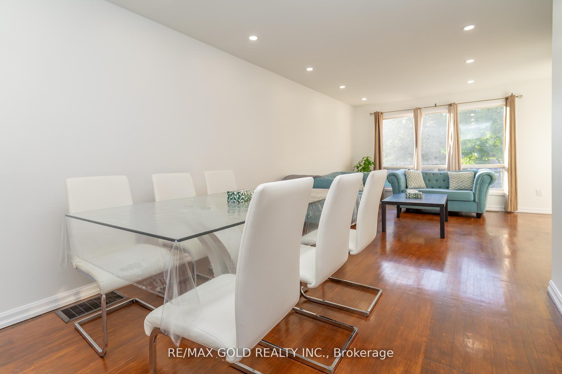 Photo 13 of 21 Argyle Crescent, Brampton, Avondale — HOMEH
