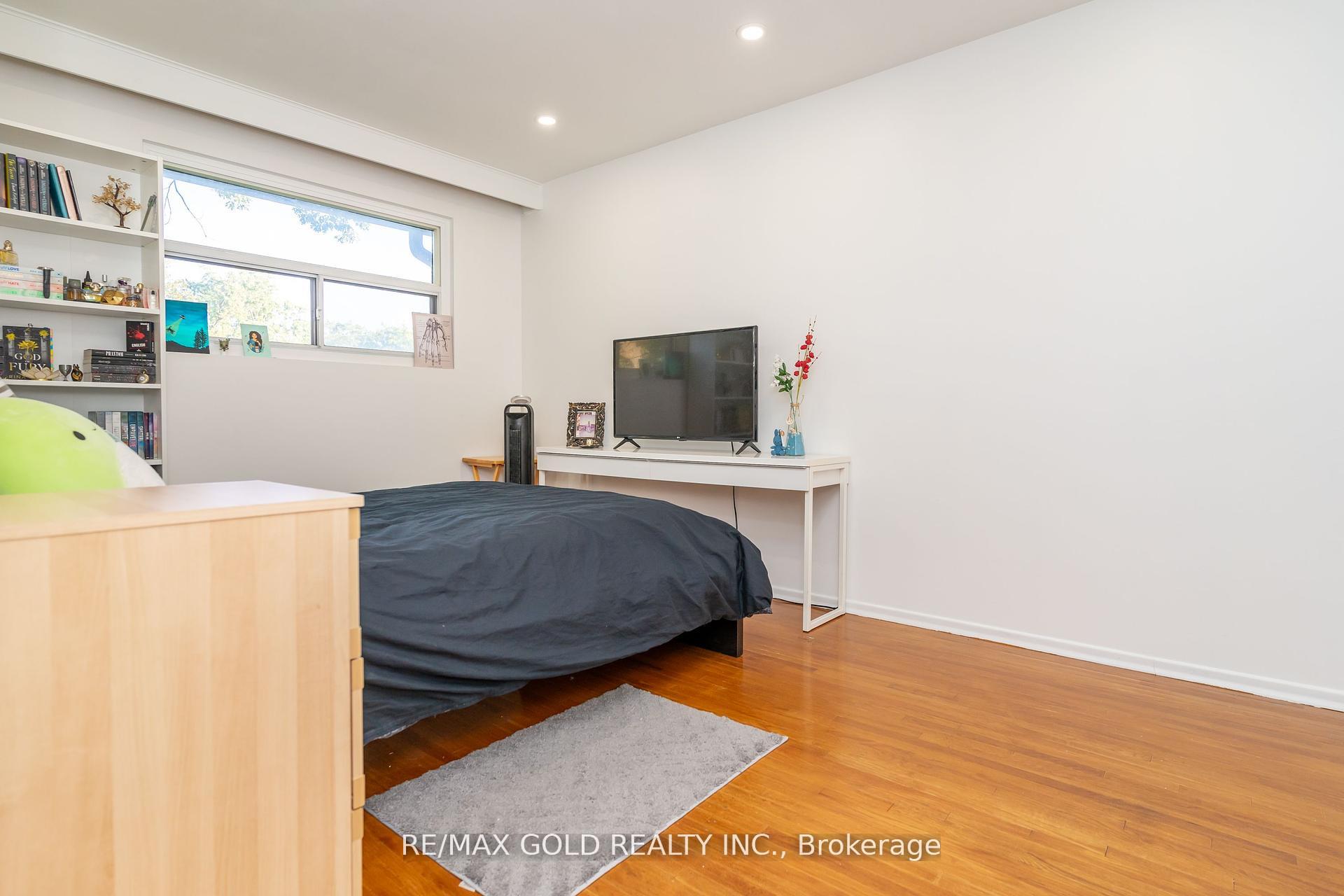 Photo 20 of 21 Argyle Crescent, Brampton, Avondale — HOMEH