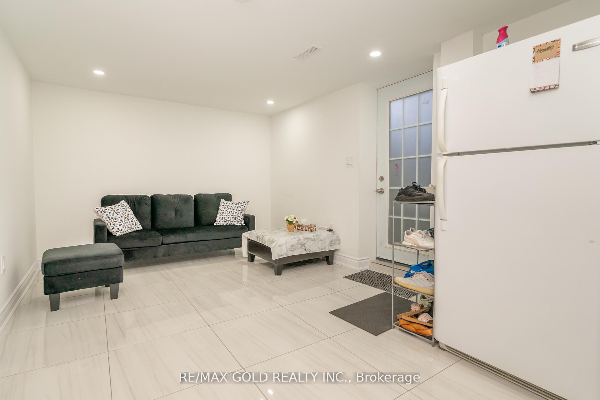 Photo 52 of 21 Argyle Crescent, Brampton, Avondale — HOMEH