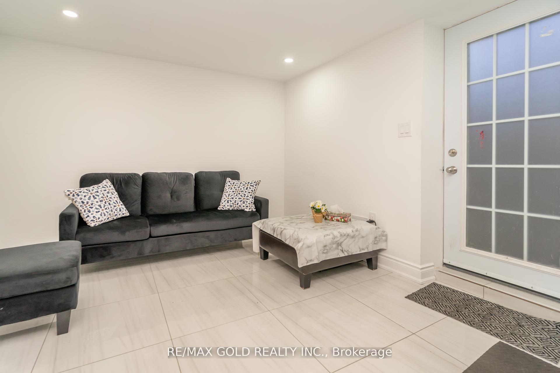 Photo 53 of 21 Argyle Crescent, Brampton, Avondale — HOMEH